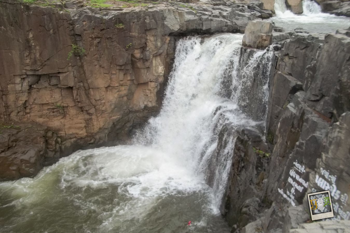 Zarwani Waterfalls Statue of Unity