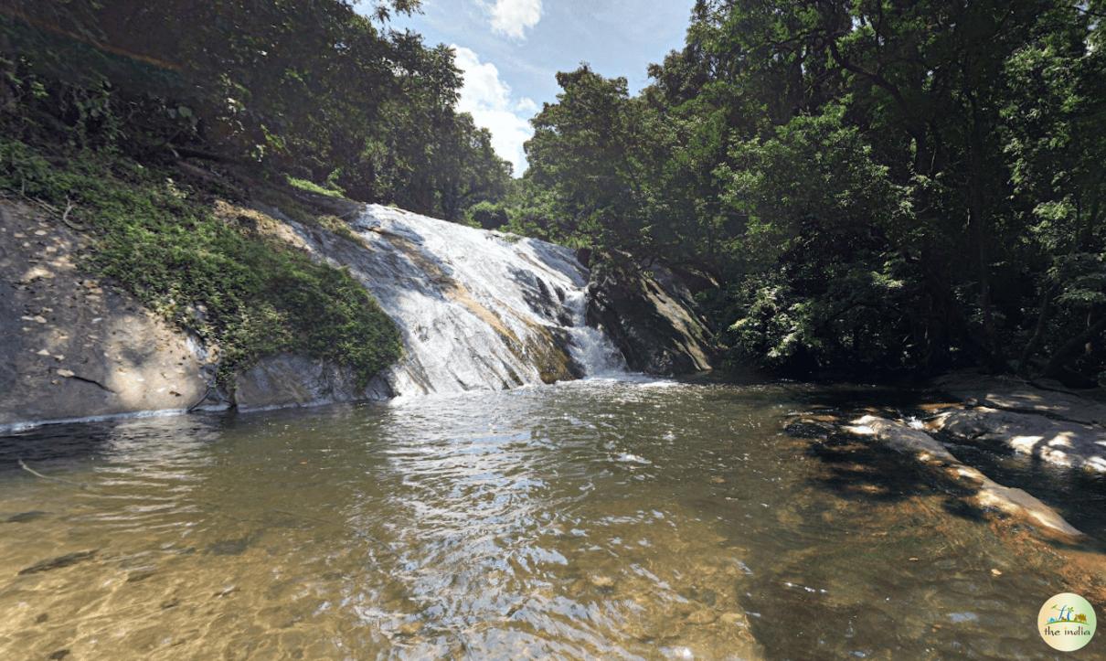 Dhoni Waterfalls