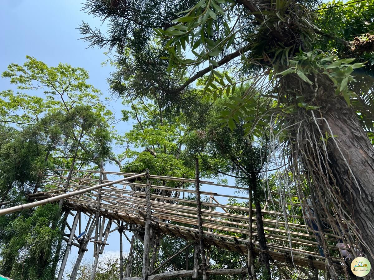 Mawlynnong Village