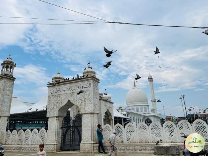 Hazratbal Dargah