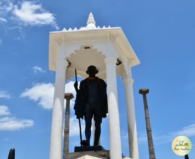 Mahatma Gandhi Statue